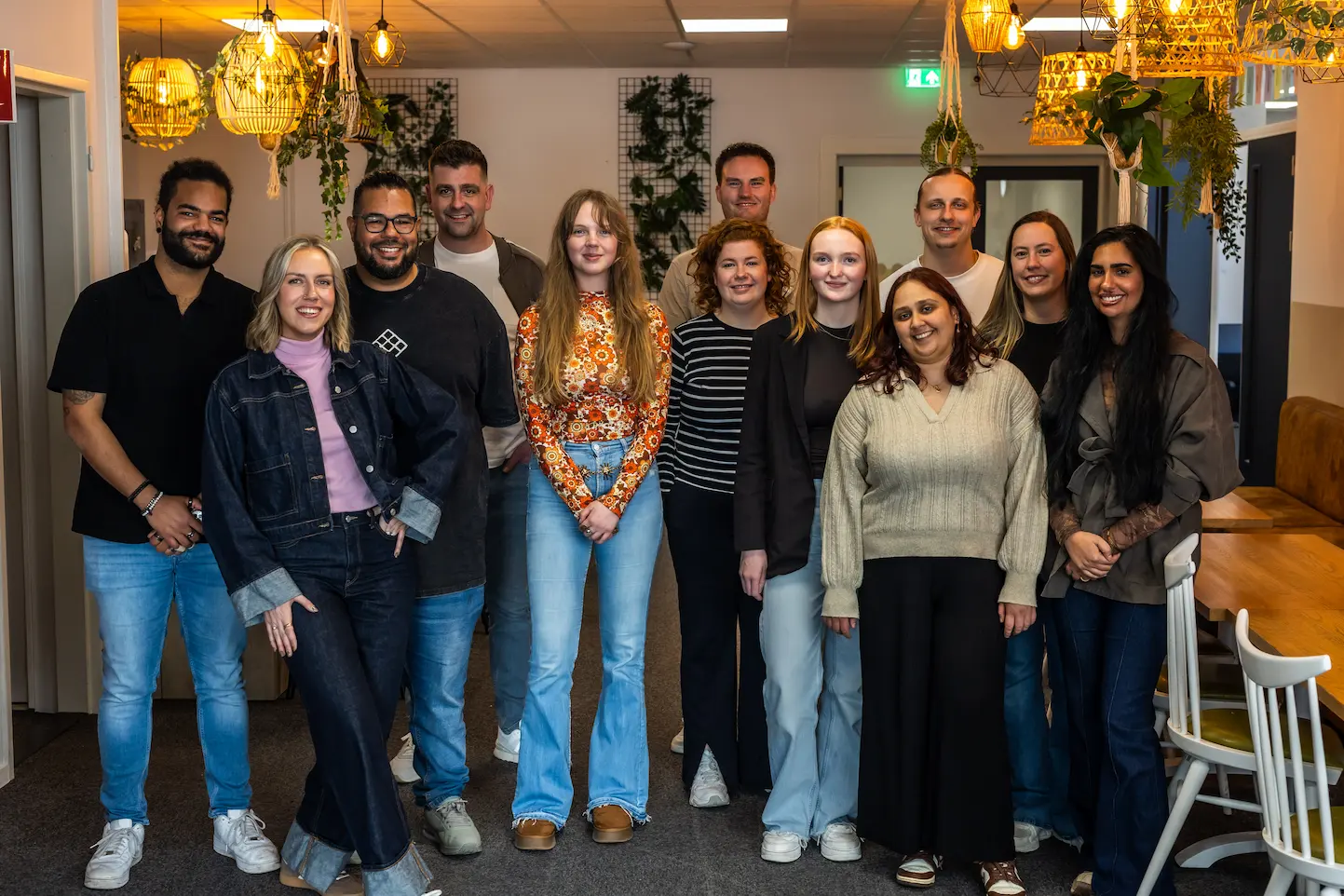 Het team van Plezier in Zorg met een groepsfoto met 12 collega's.